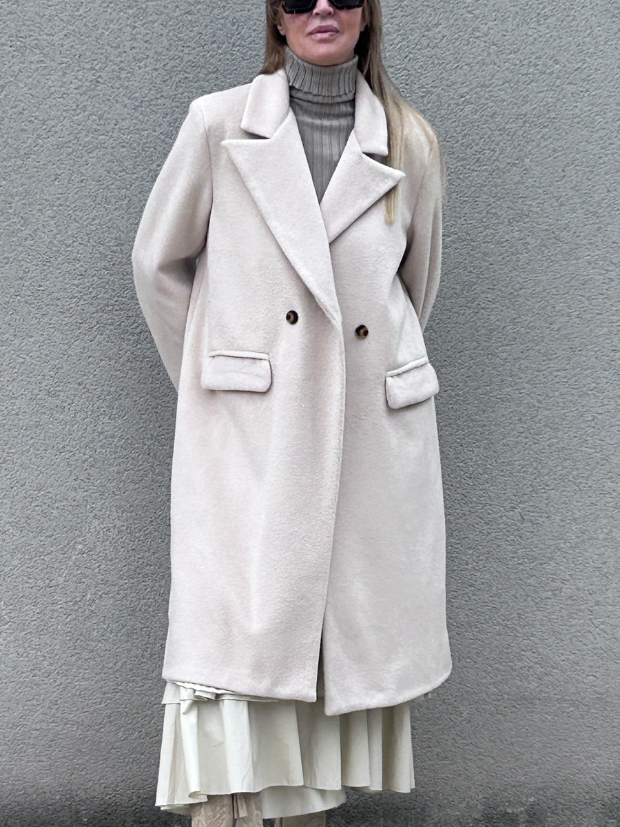 Oversize classic cut camel hair coat