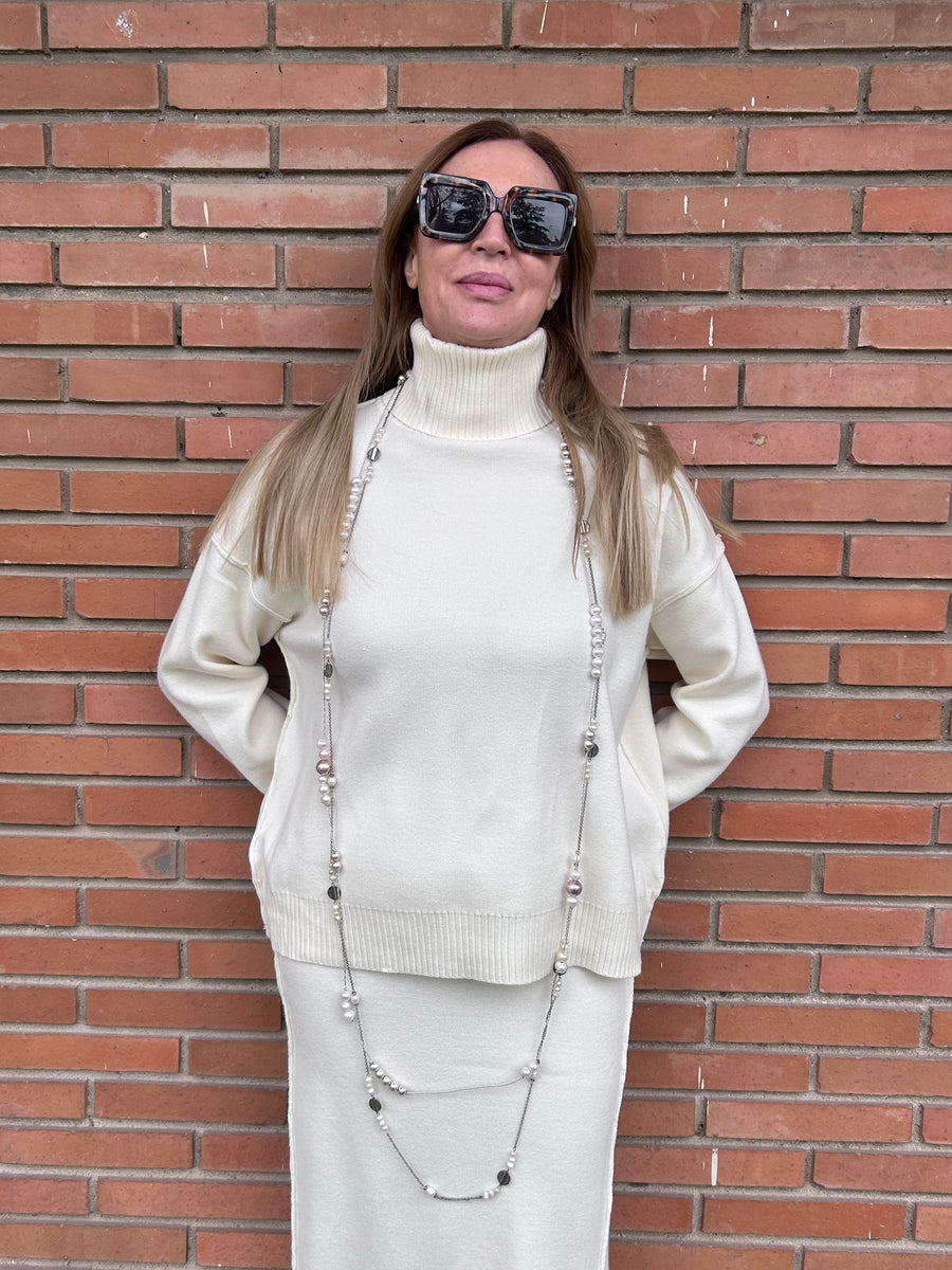 Conjunto de punto de jersey de cuello alto y falda recta