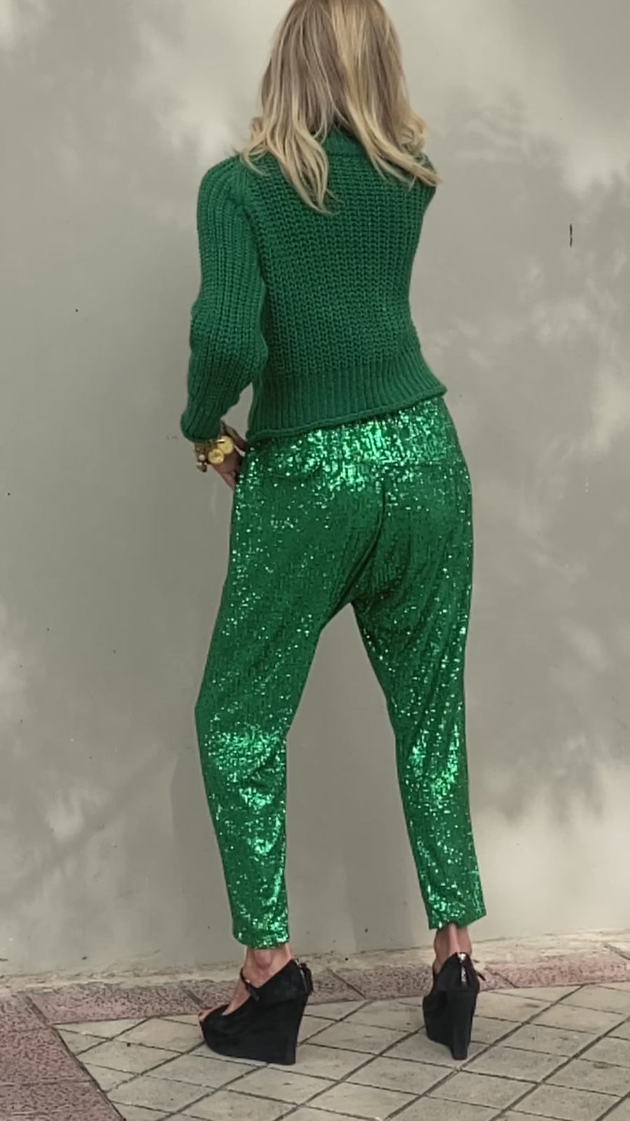 Set of soft and thick knit sweater and sequined pants