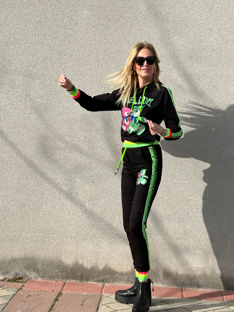 CONJUNTO ESTILO TRACK SUIT DE LYCRA CON TRASERA DE STRASS