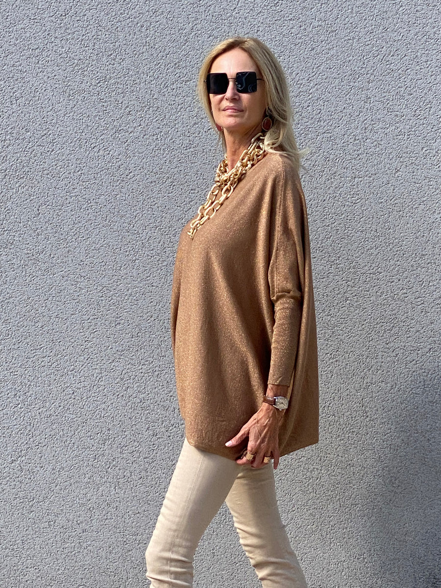 Oversize round neckline and glitter jumper