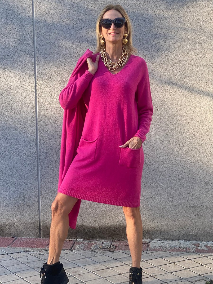 Knitted set of V-neck dress and cardigan with pockets