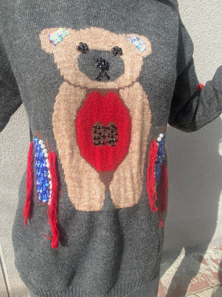 Hooded jumper with studded bear